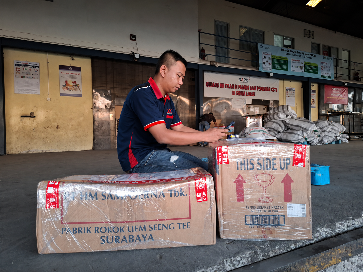 Aktivitas operasional cargo DCE Express
